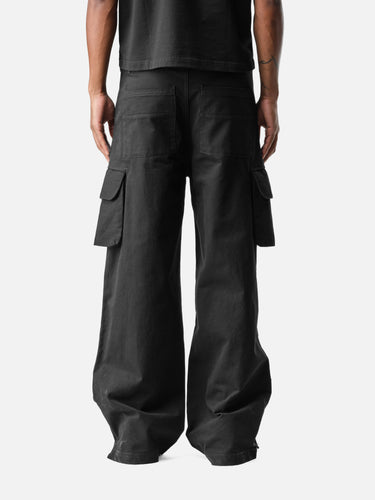 Black Y5 Cargo Pants, back half-body on model