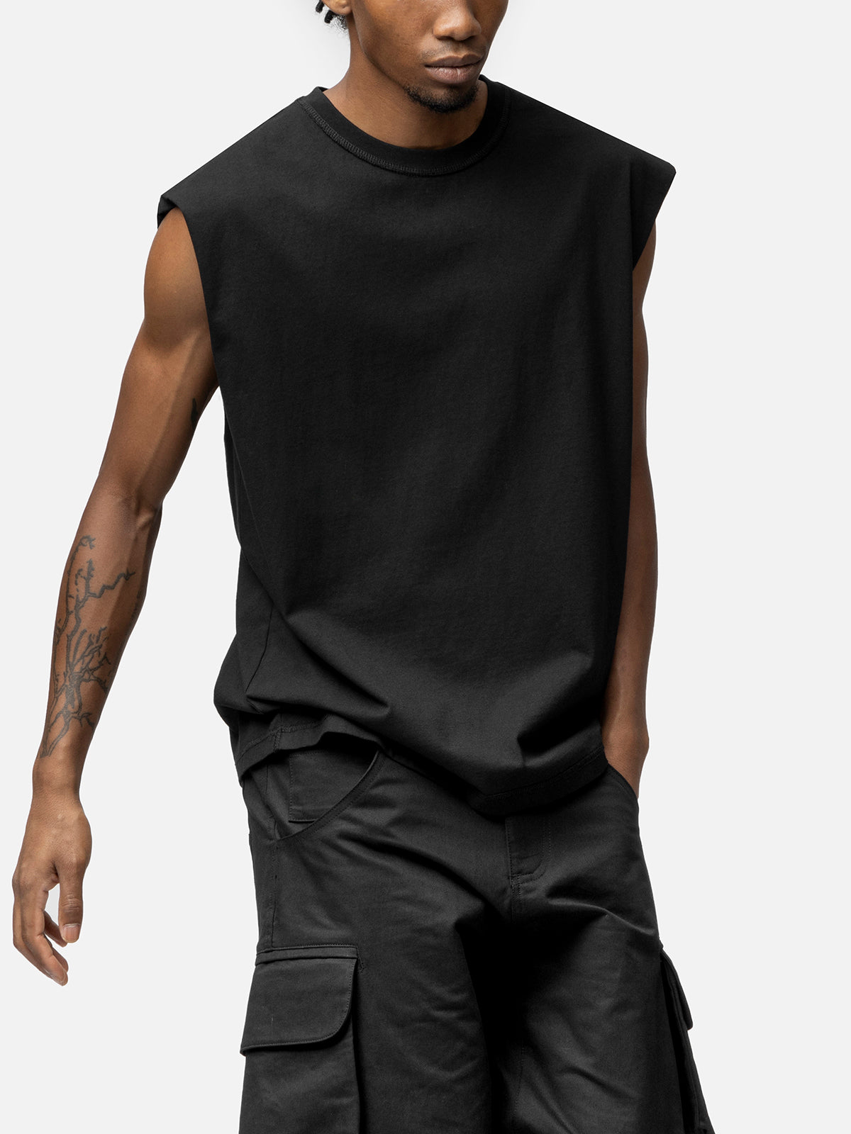 SLEEVELESS T-SHIRT