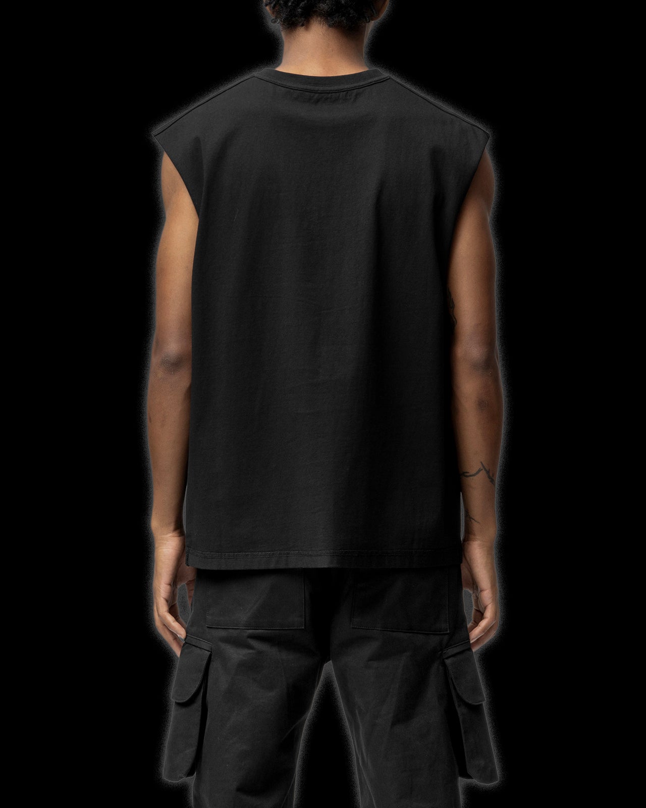 SLEEVELESS T-SHIRT