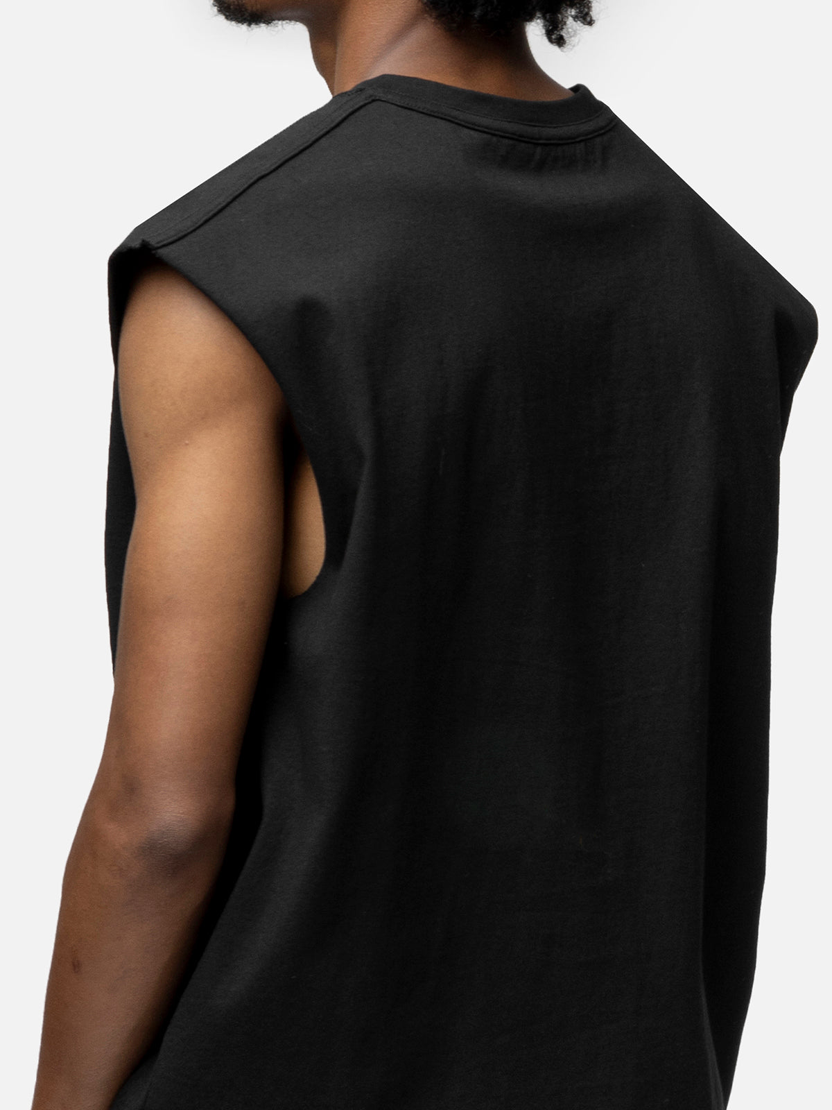 SLEEVELESS T-SHIRT