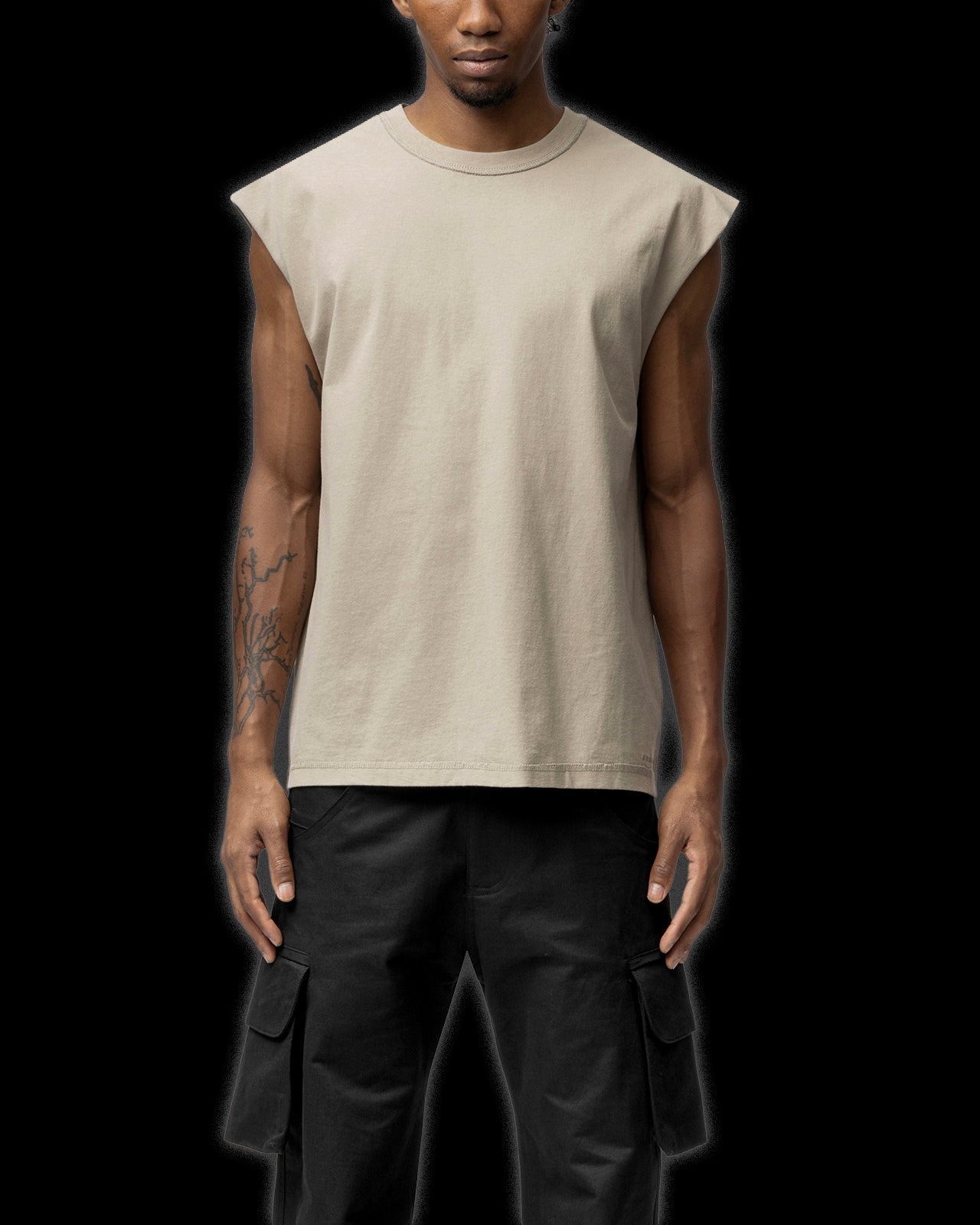 SLEEVELESS T-SHIRT