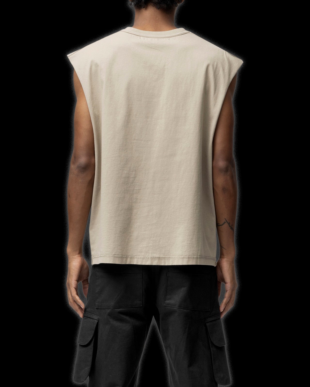 SLEEVELESS T-SHIRT