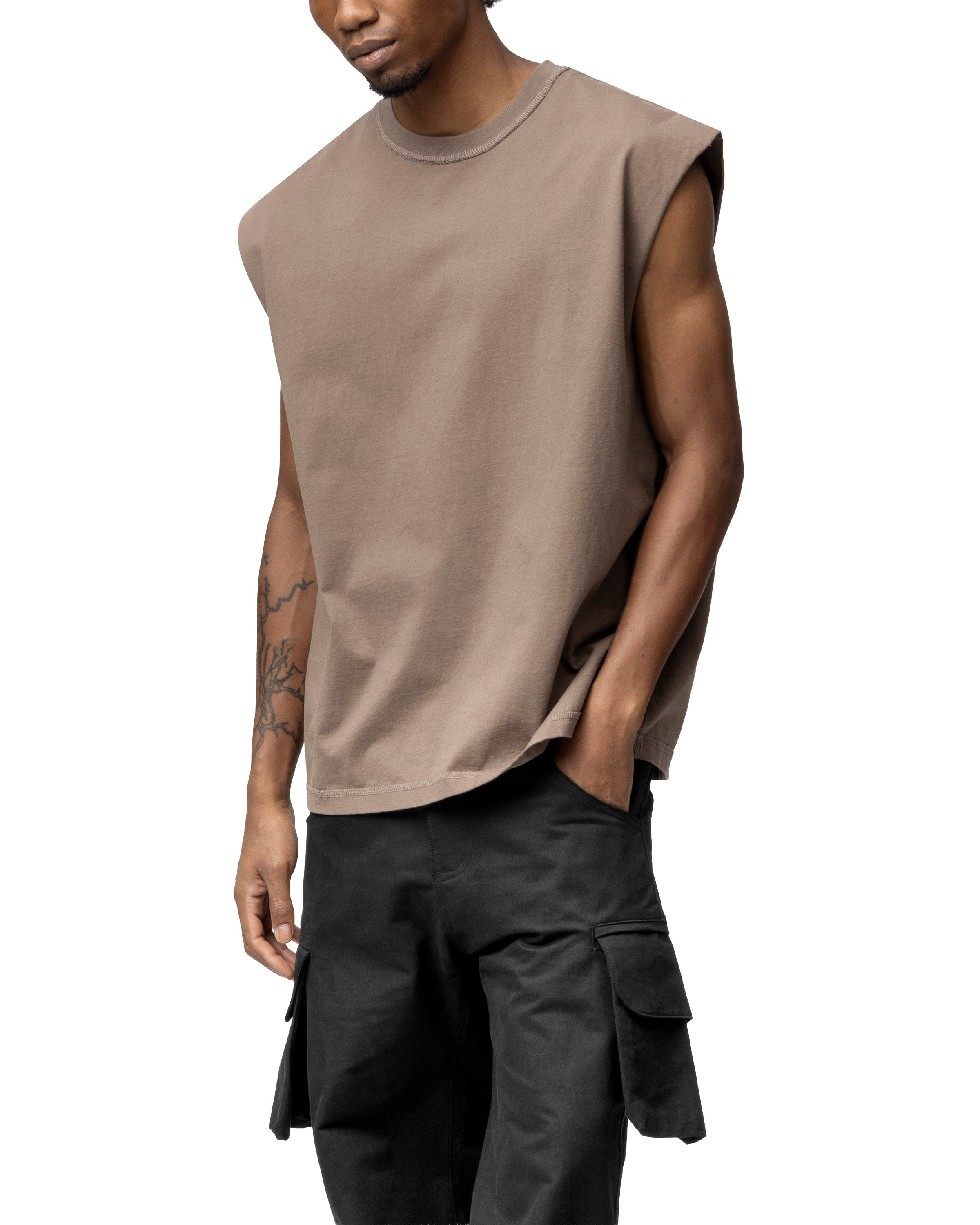 SLEEVELESS T-SHIRT