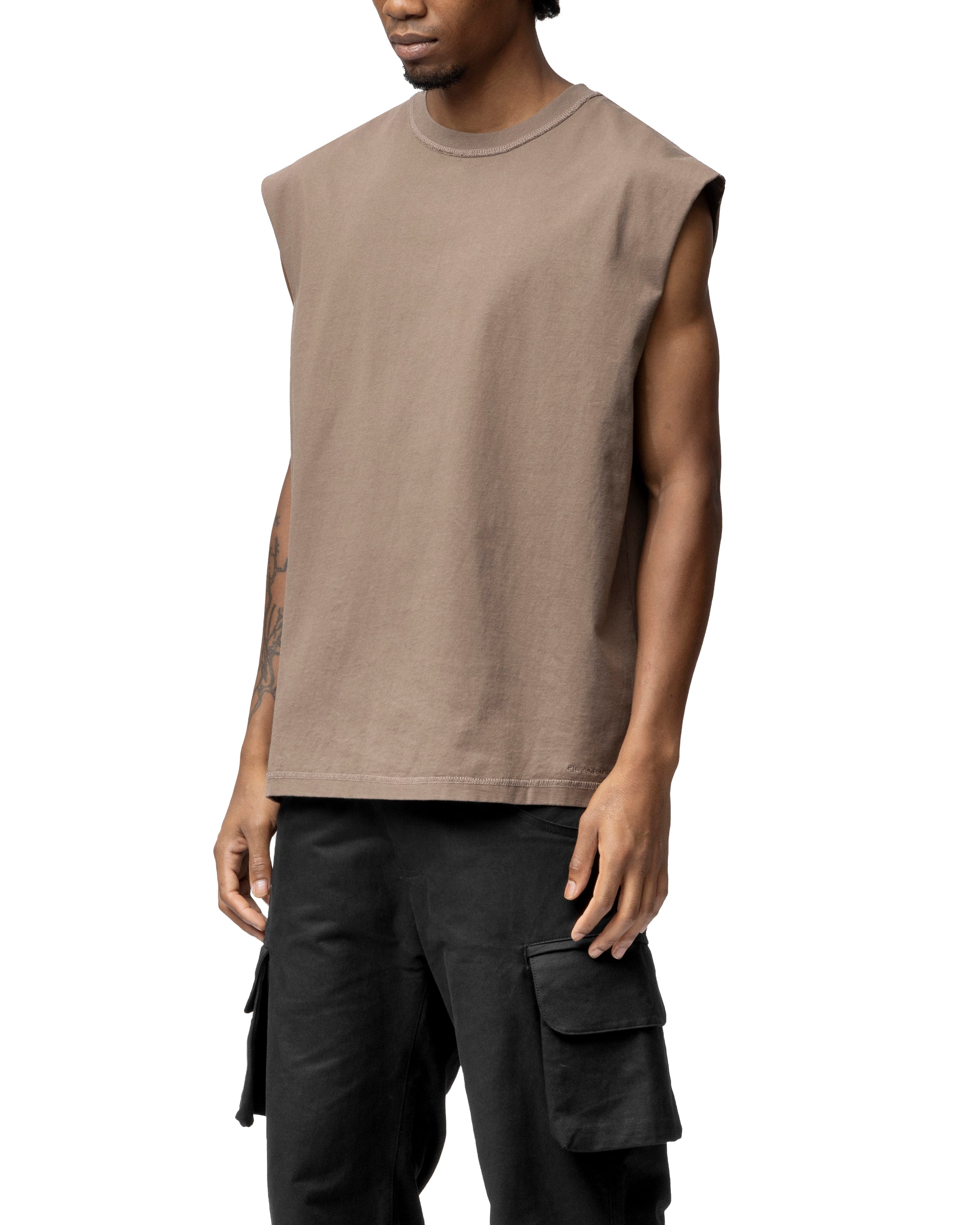 SLEEVELESS T-SHIRT