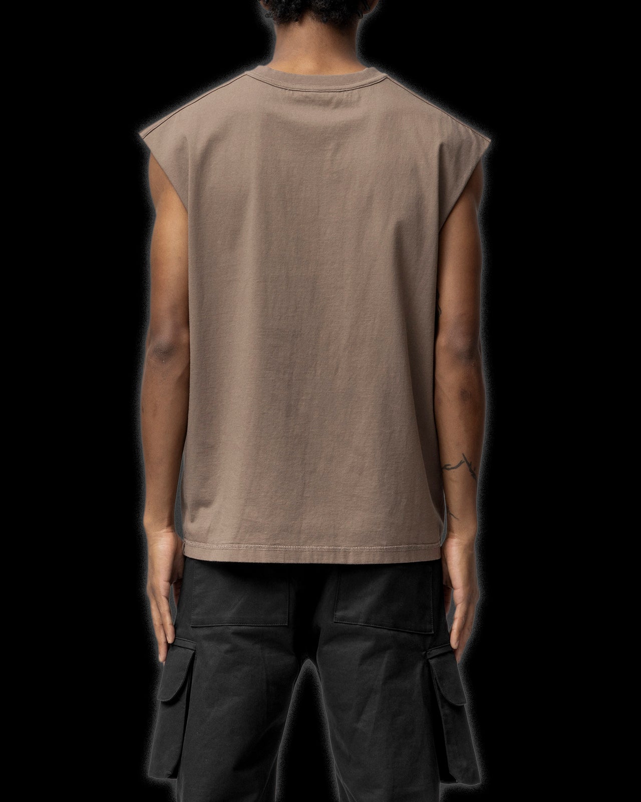 SLEEVELESS T-SHIRT