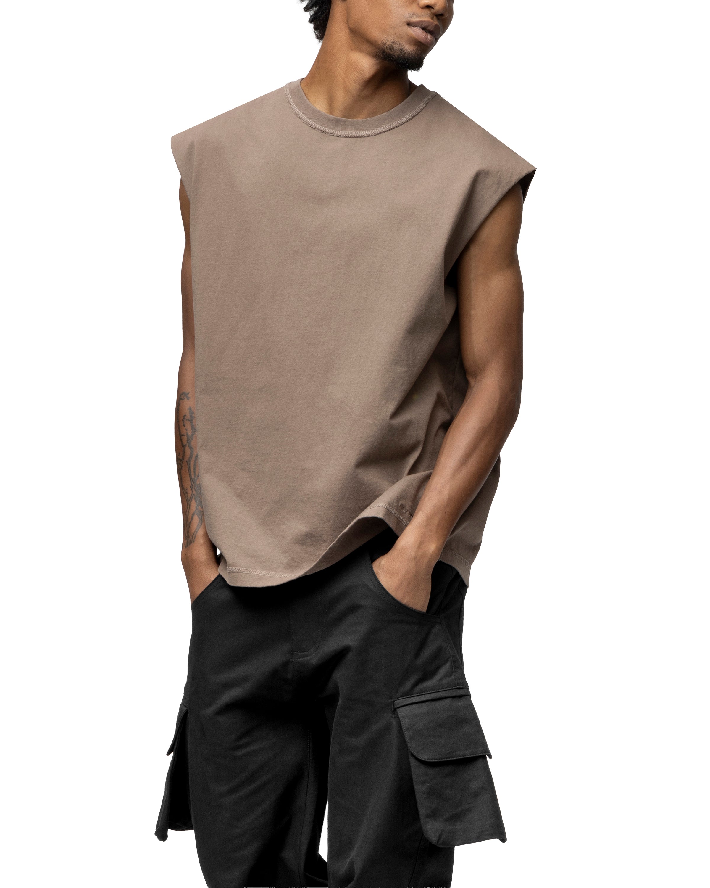 SLEEVELESS T-SHIRT