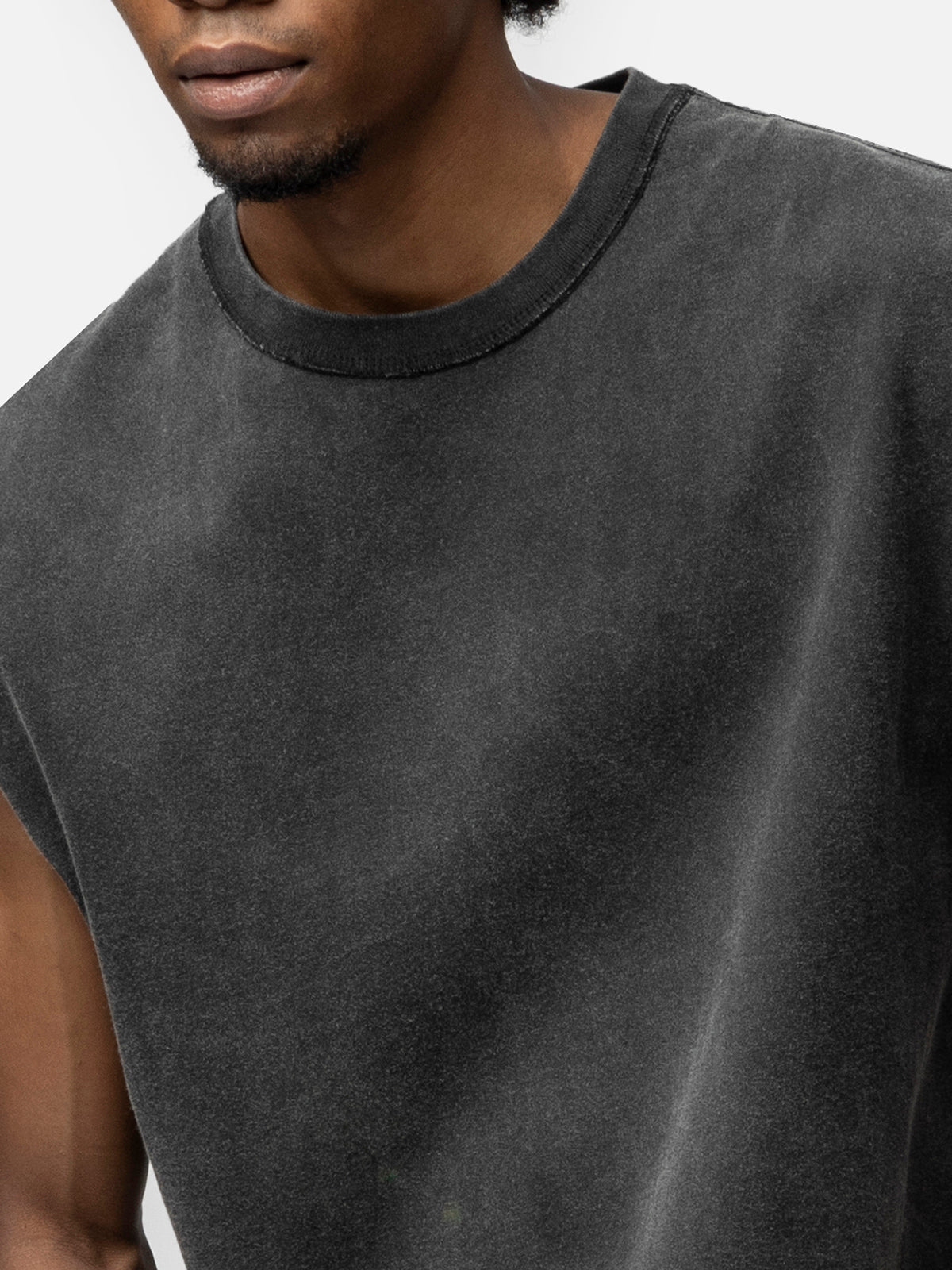 SLEEVELESS T-SHIRT