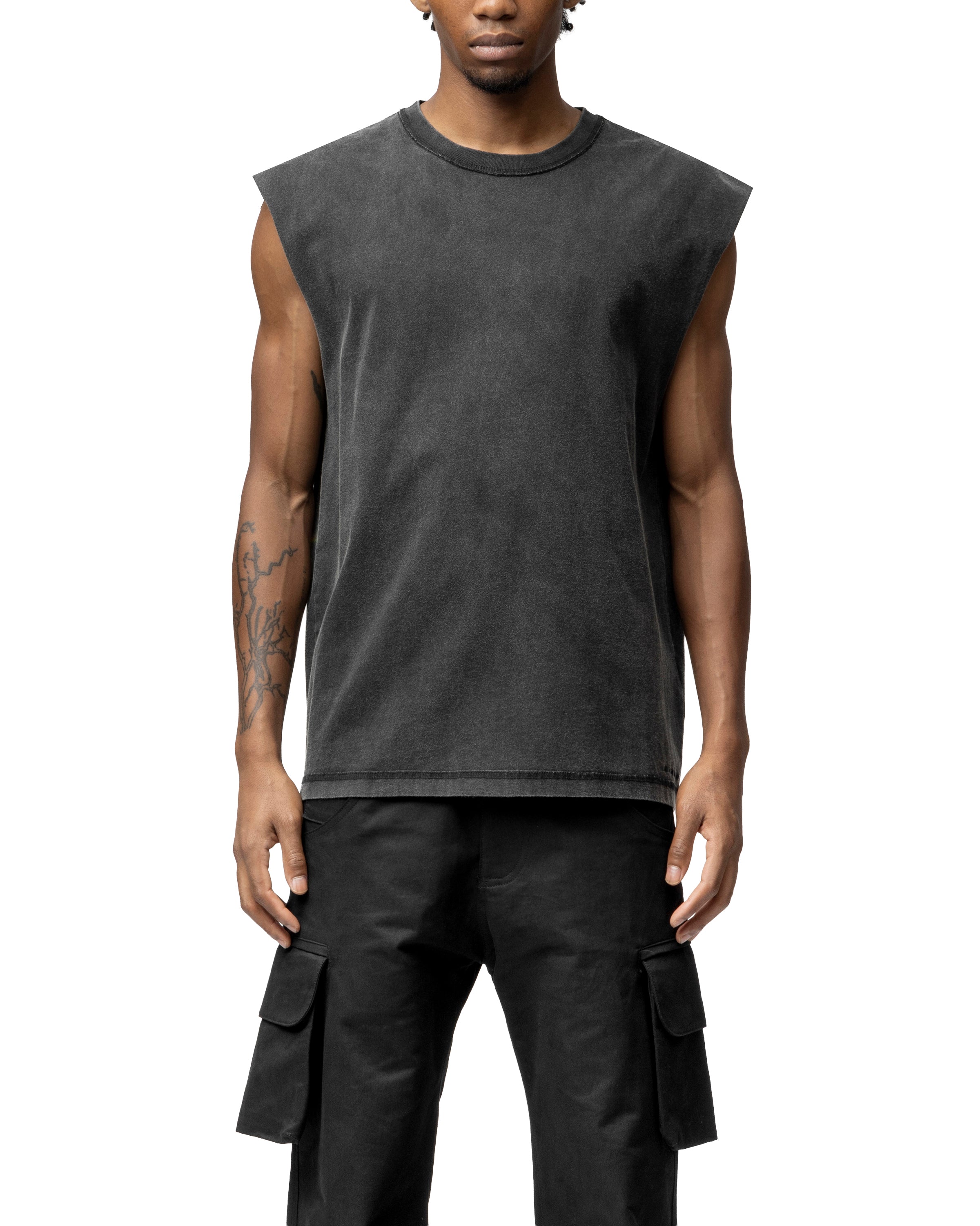 SLEEVELESS T-SHIRT