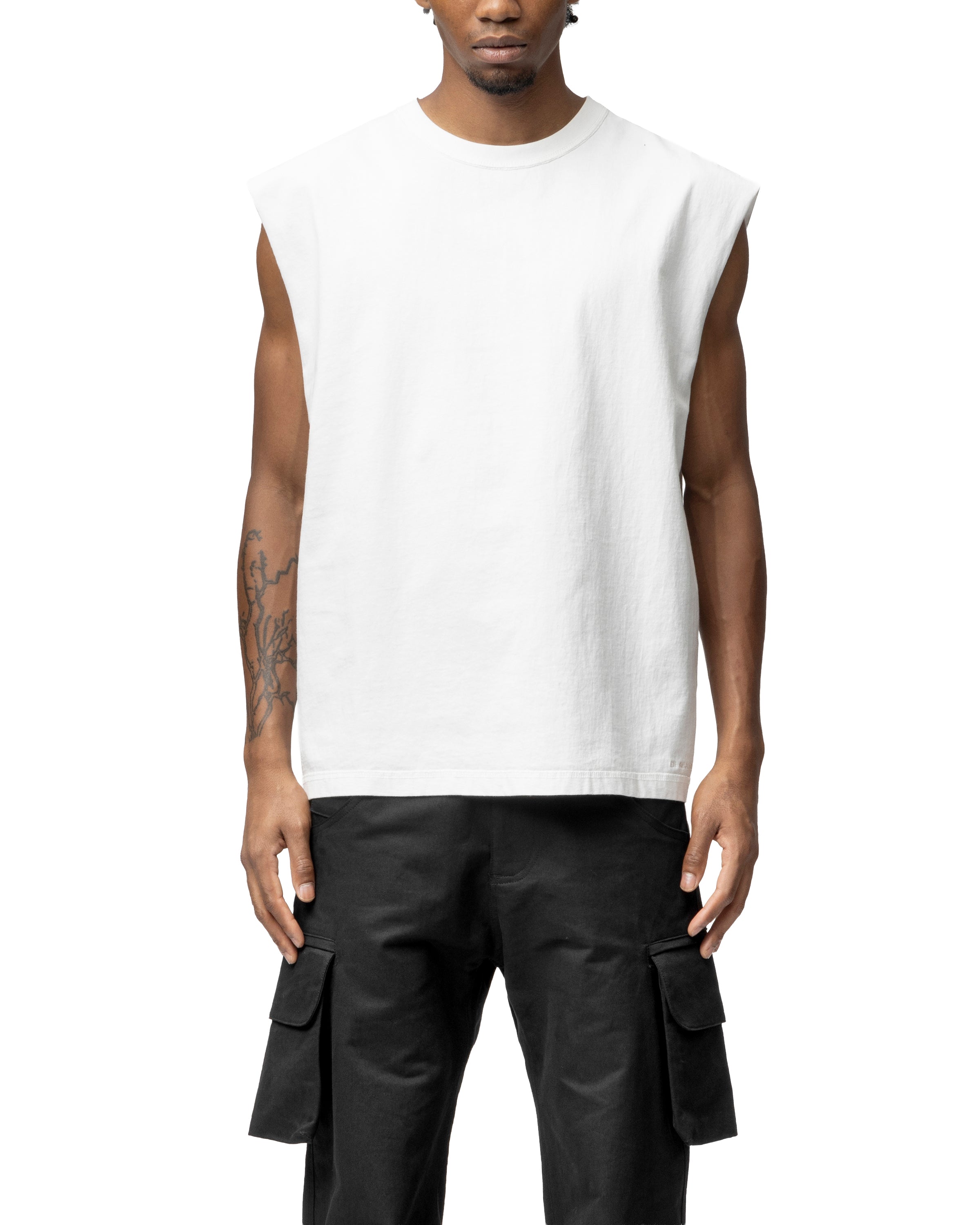SLEEVELESS T-SHIRT