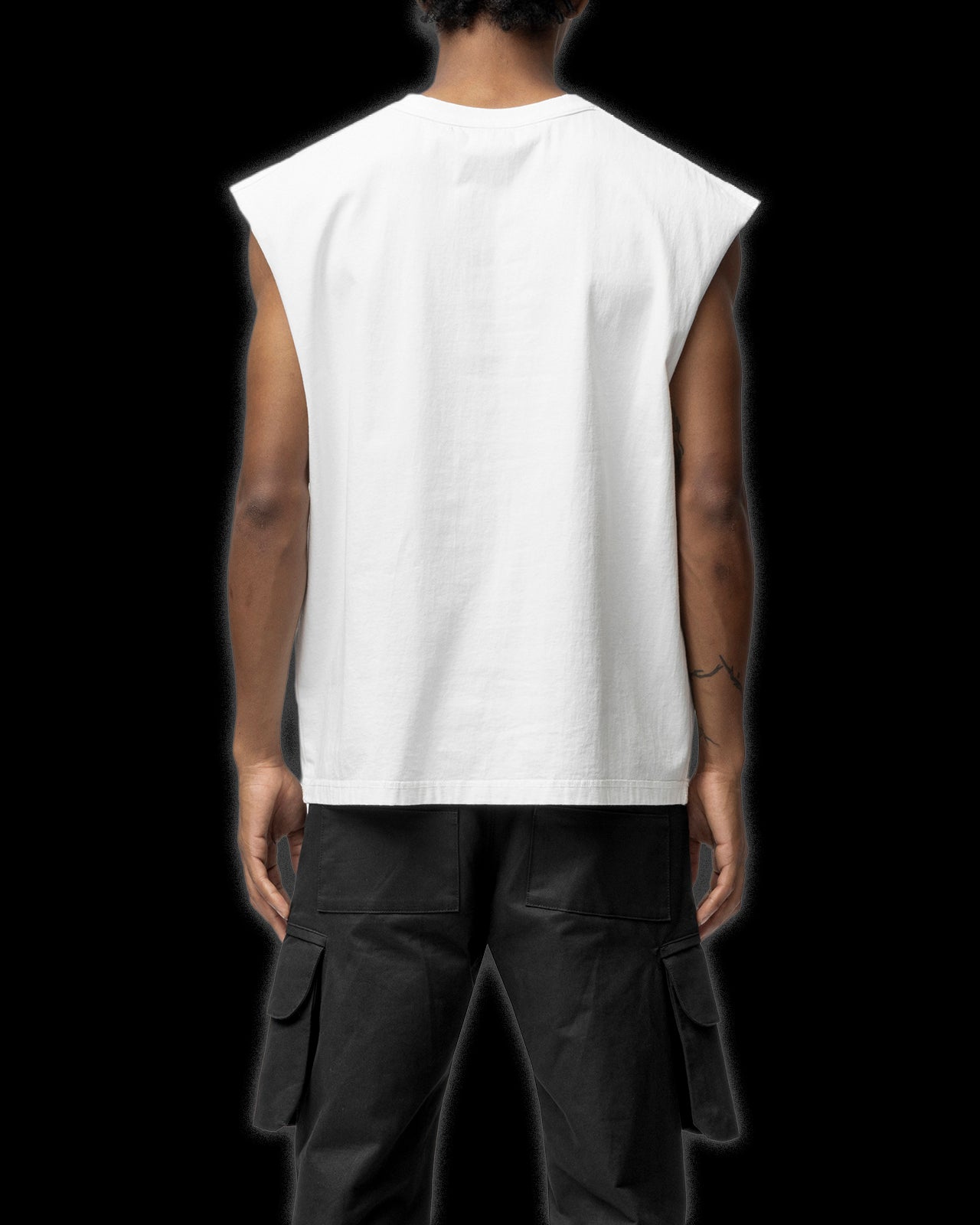 SLEEVELESS T-SHIRT