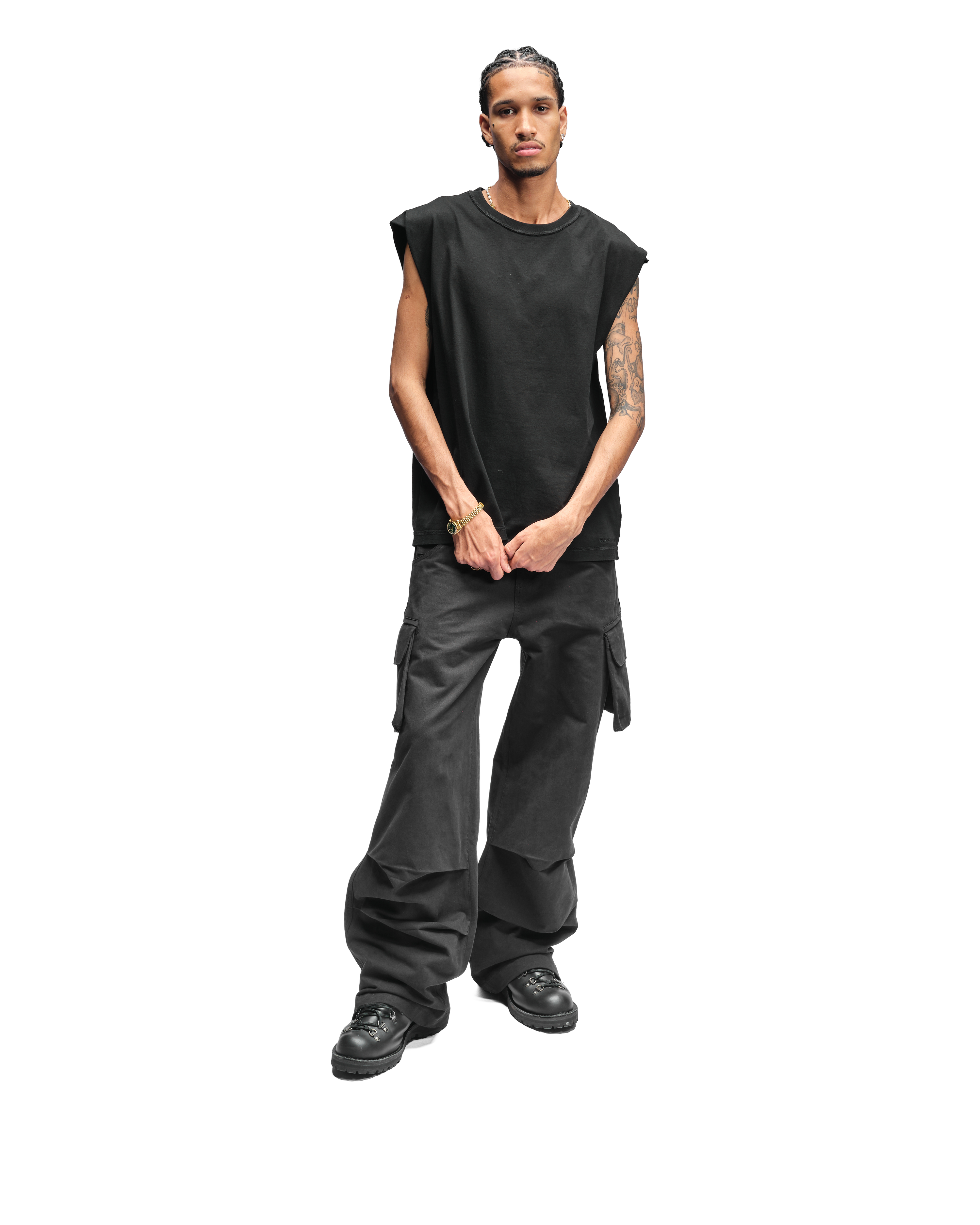 SLEEVELESS T-SHIRT