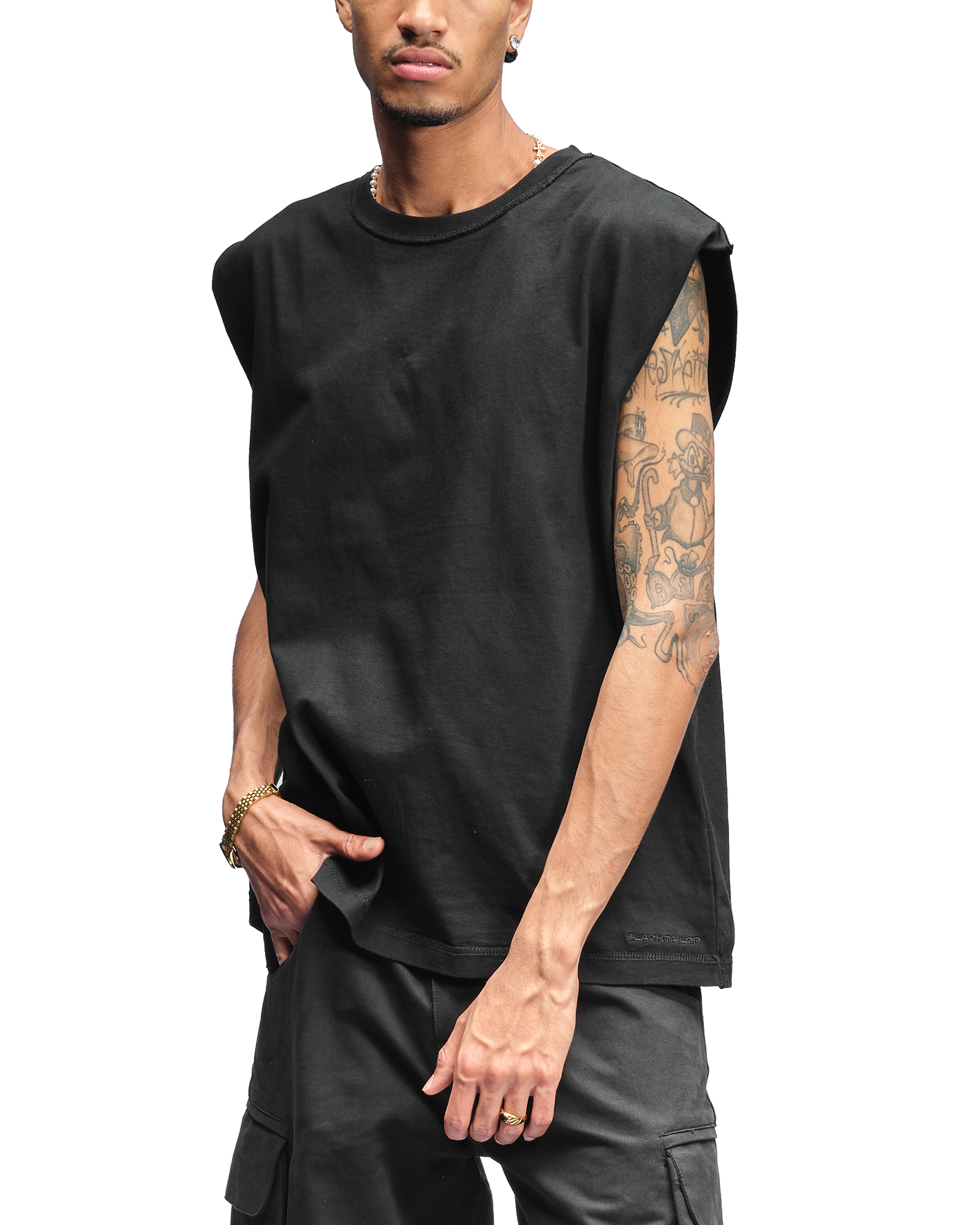 SLEEVELESS T-SHIRT