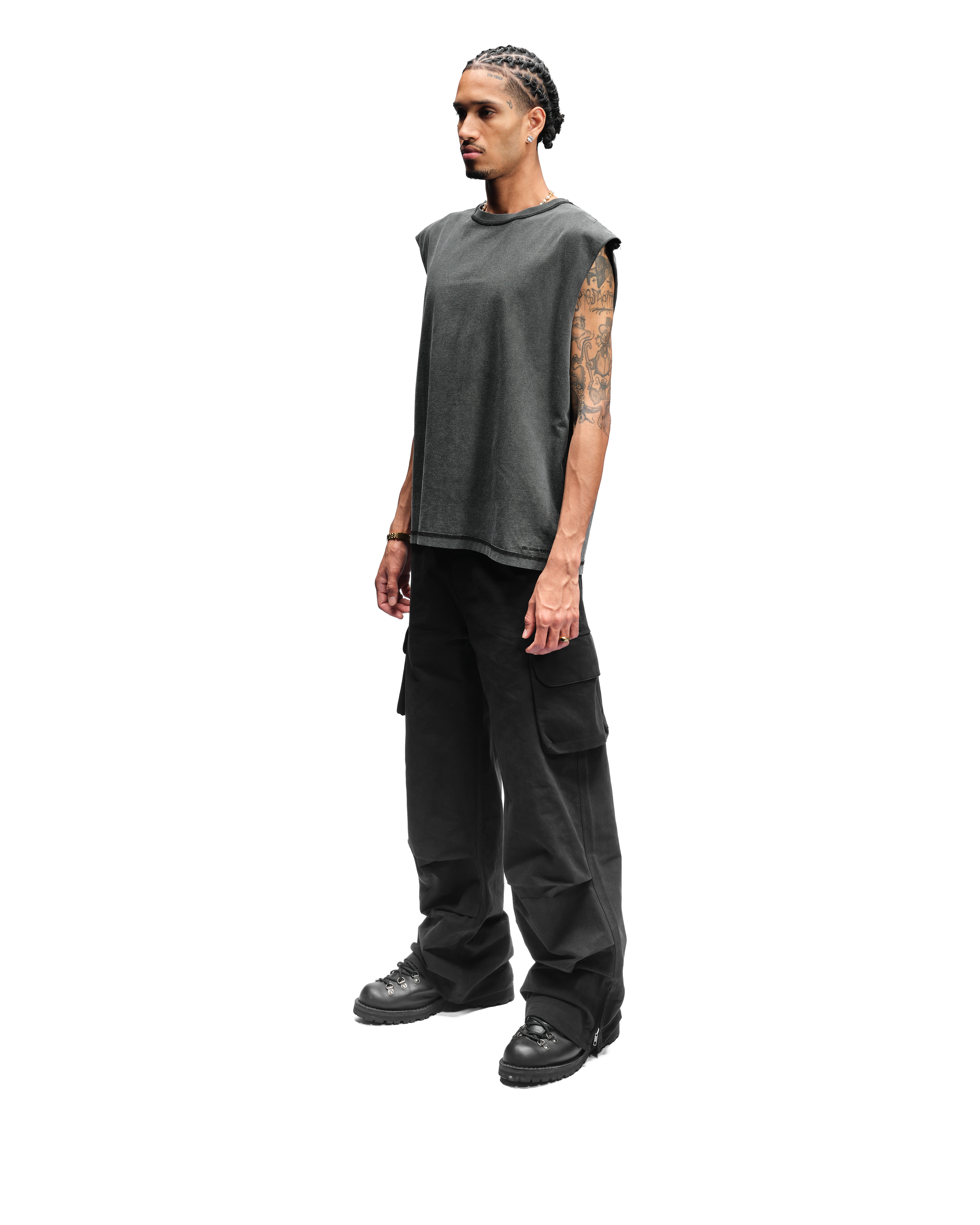 SLEEVELESS T-SHIRT