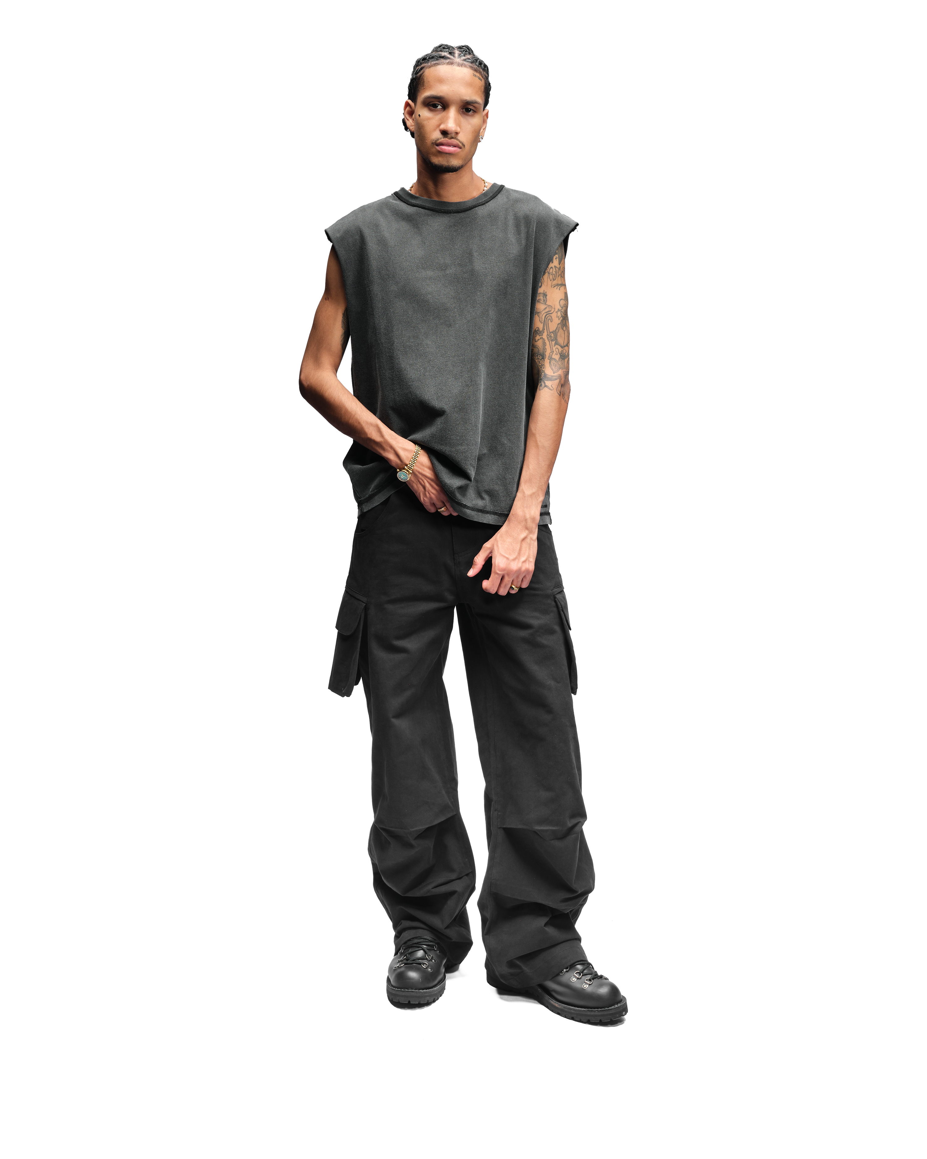 SLEEVELESS T-SHIRT