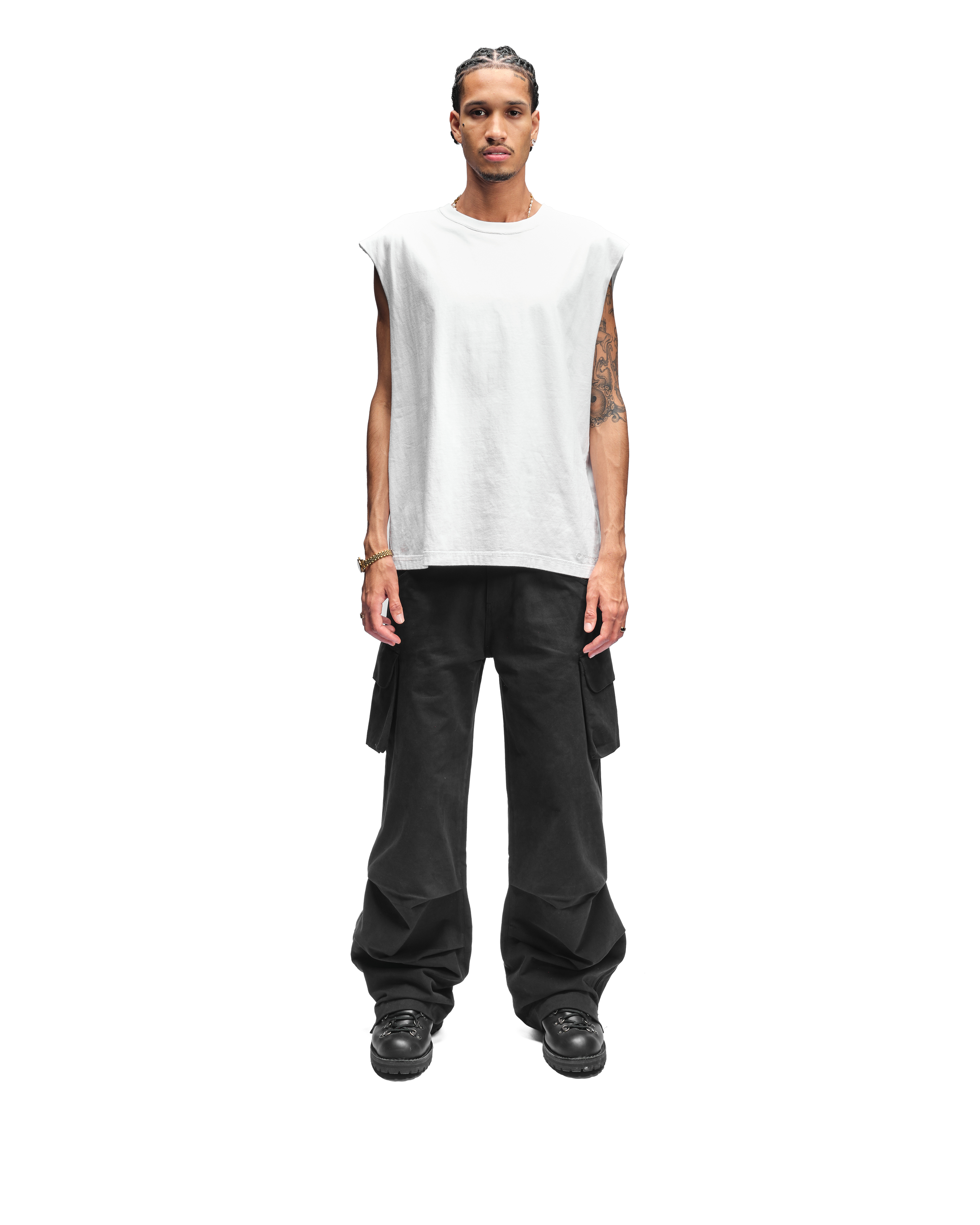 SLEEVELESS T-SHIRT