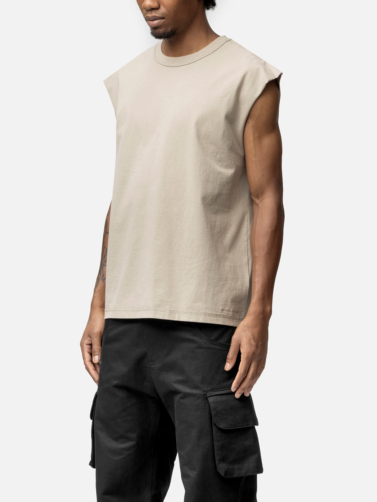 SLEEVELESS T-SHIRT