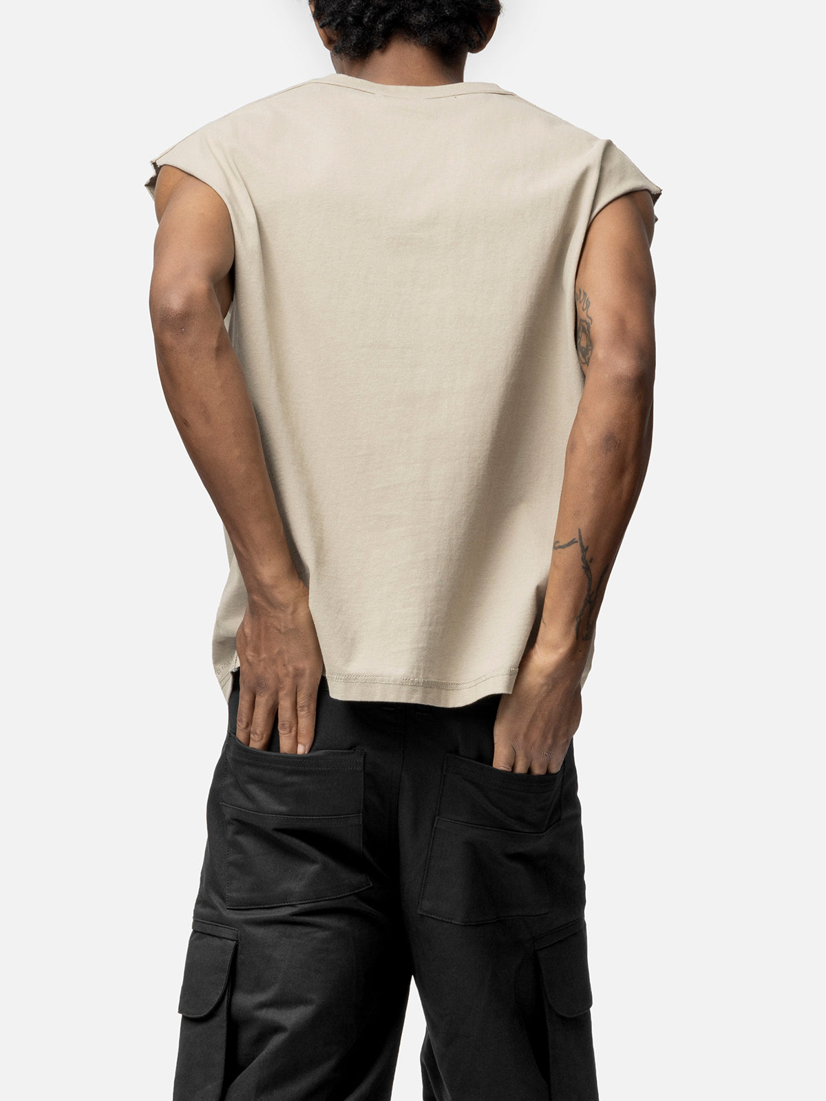 SLEEVELESS T-SHIRT