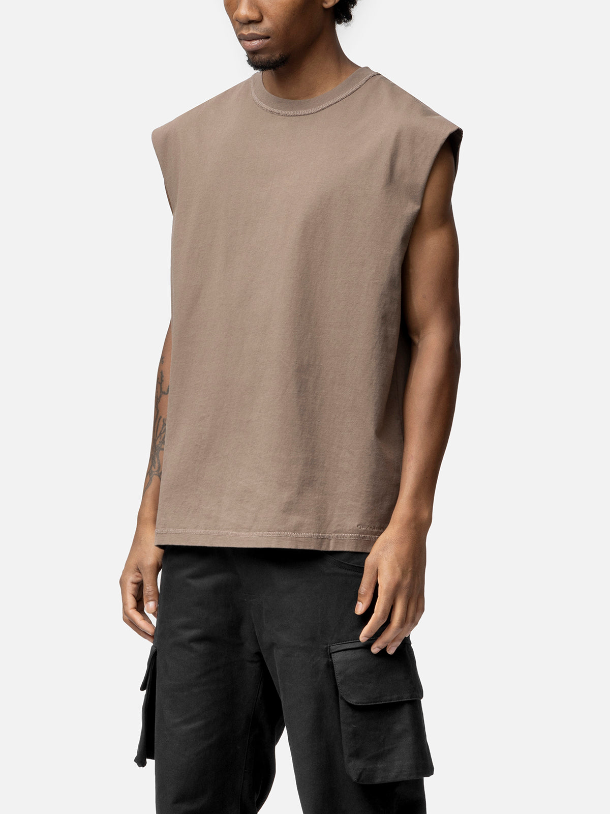 SLEEVELESS T-SHIRT