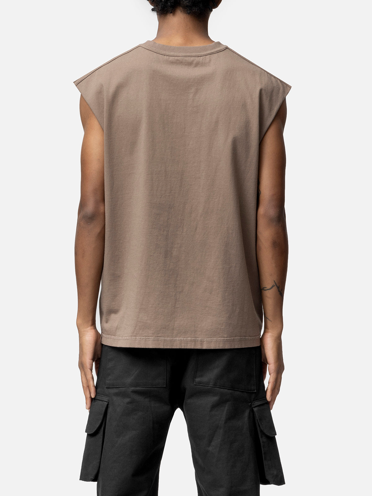 SLEEVELESS T-SHIRT