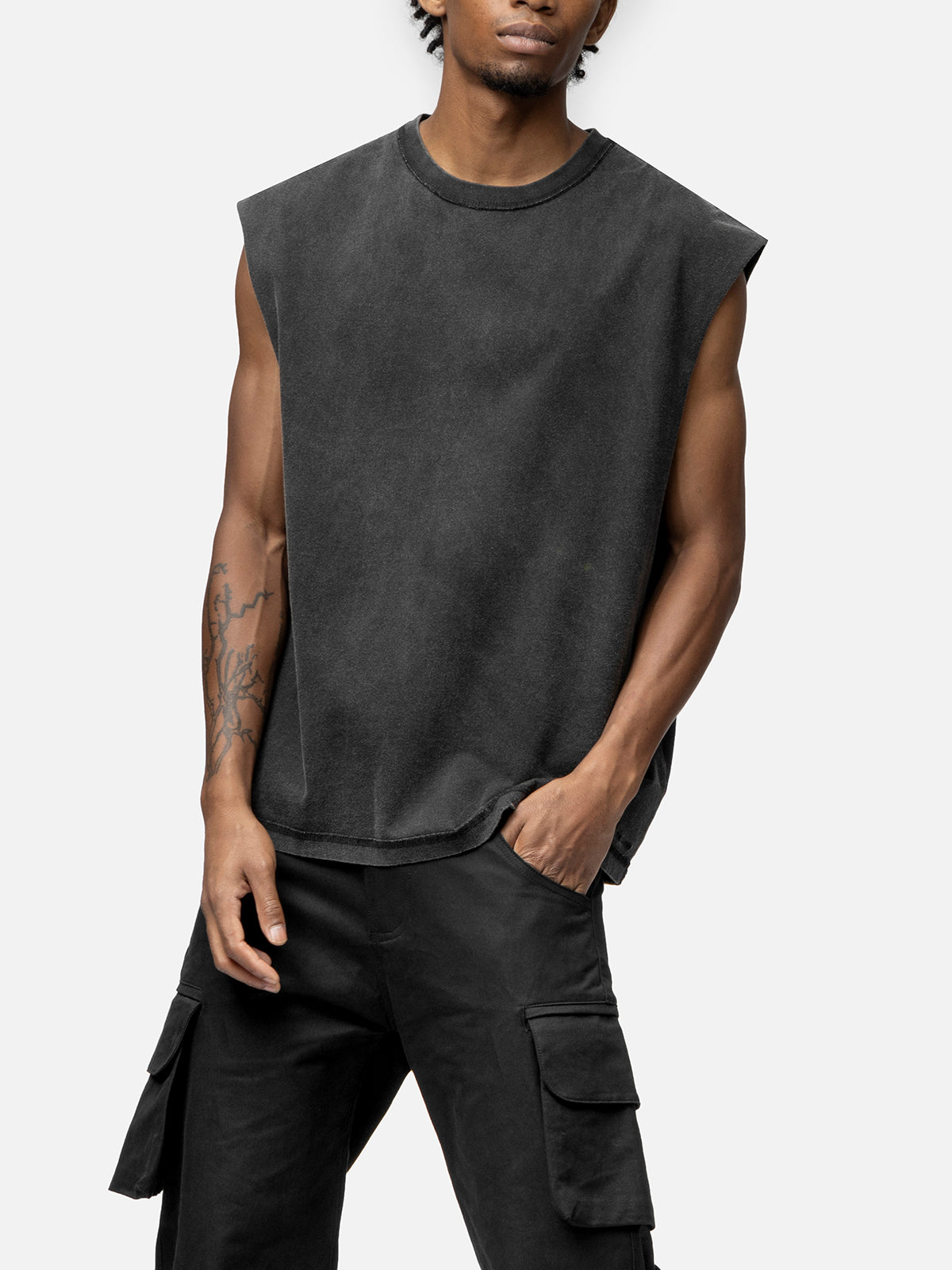 SLEEVELESS T-SHIRT