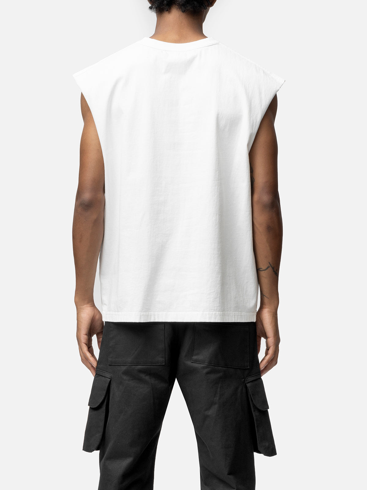 SLEEVELESS T-SHIRT