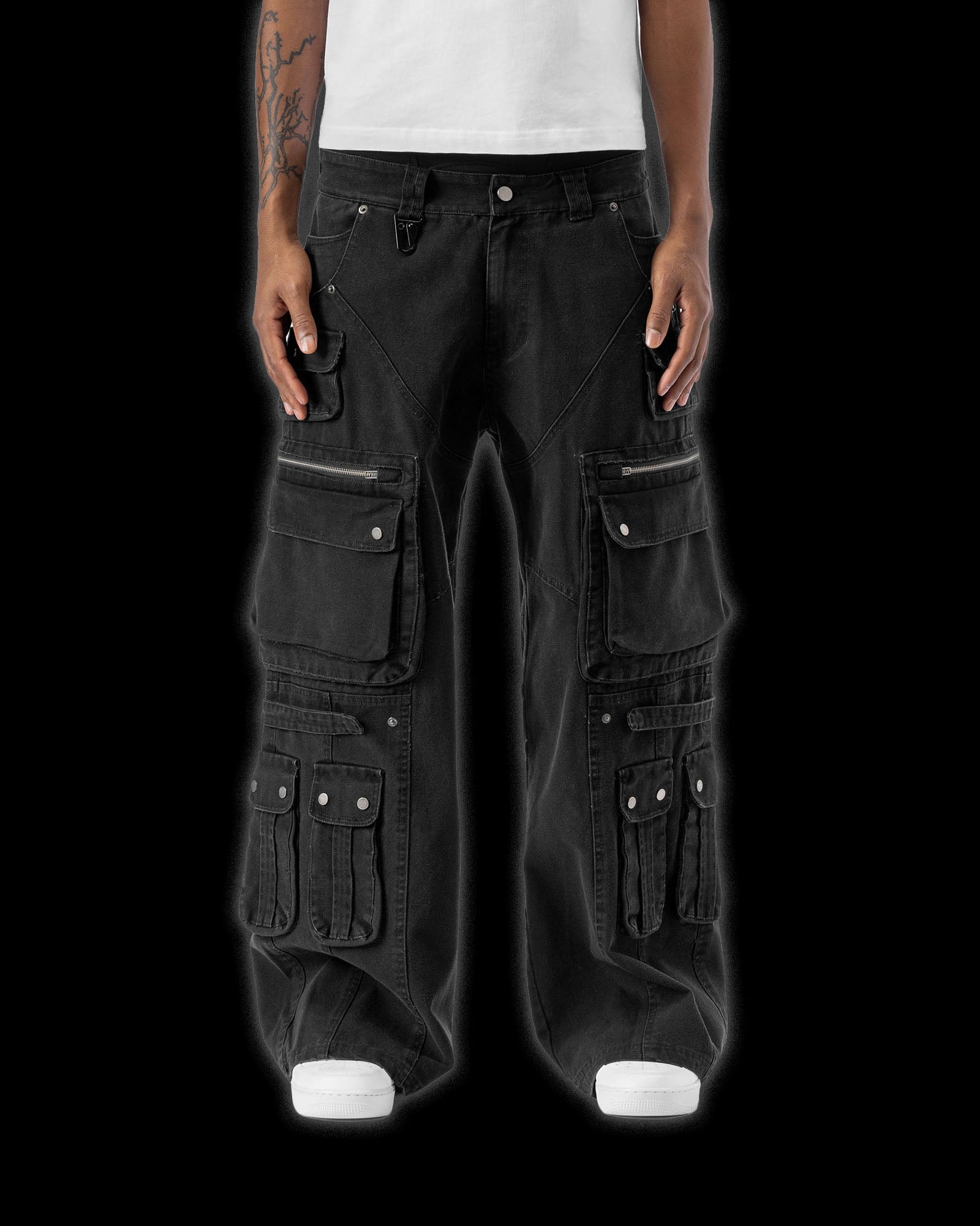 MULTI-POCKET MILITARY CARGO