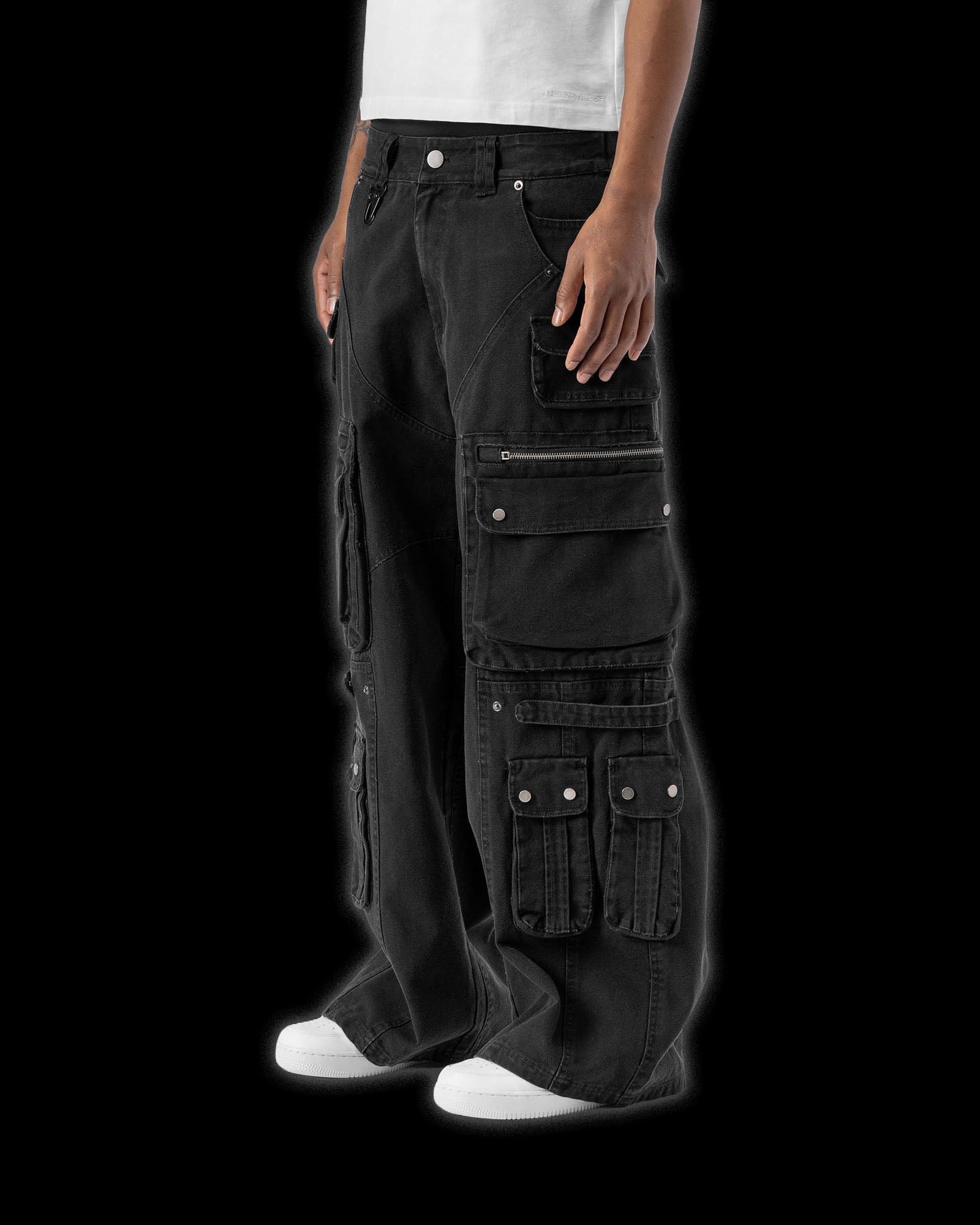 MULTI-POCKET MILITARY CARGO