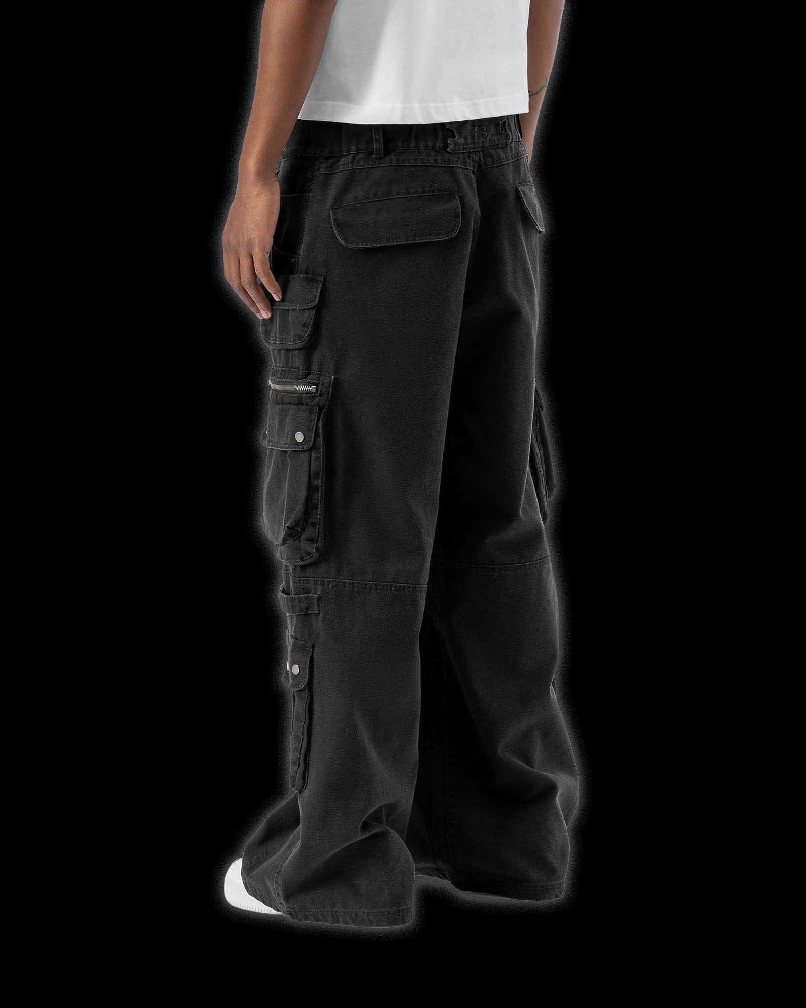 MULTI-POCKET MILITARY CARGO