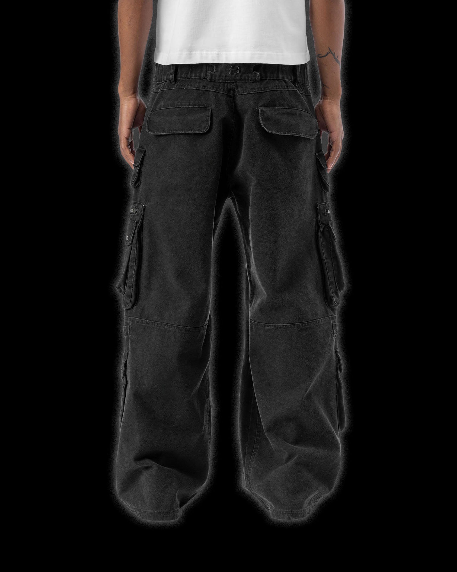 MULTI-POCKET MILITARY CARGO