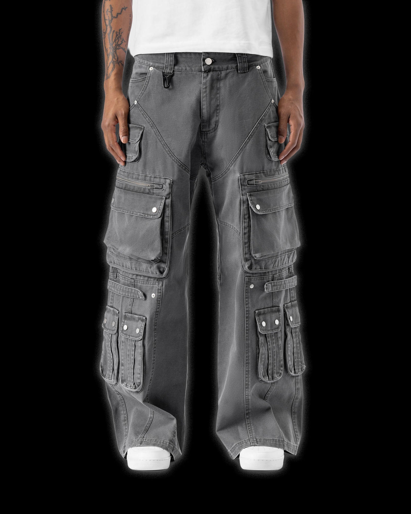 MULTI-POCKET MILITARY CARGO