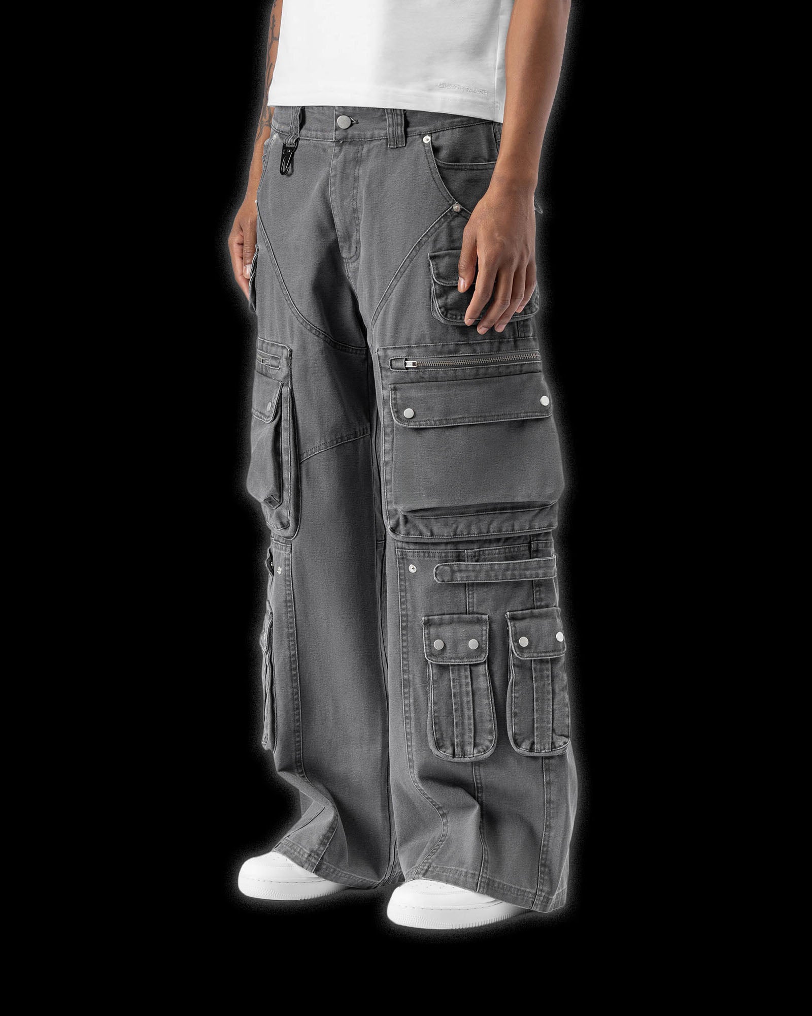 MULTI-POCKET MILITARY CARGO