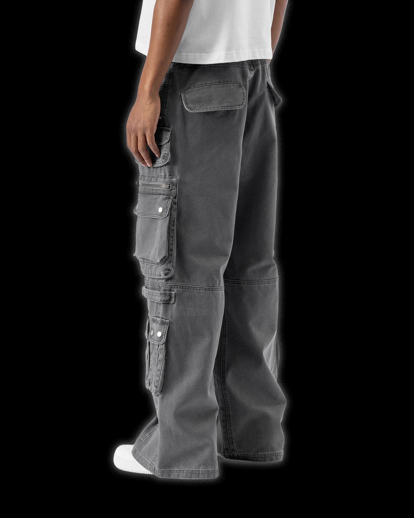 MULTI-POCKET MILITARY CARGO