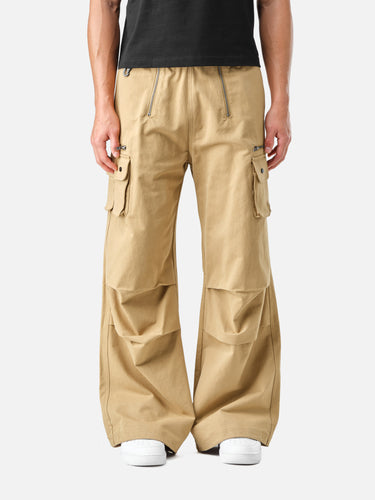 Desert W5 Cargo Pants, front half-body on model
