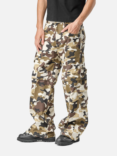 Desert Camo Y6 Cargo Pants, casual half-body pose on model